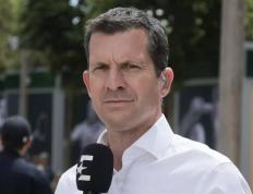 网球的十字路口：是赛程臃(yōng)肿，還(hái)是表(biǎo)演赛的“黄金(jīn)镣铐”？