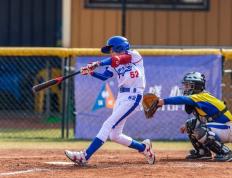 棒球赛场的弧线：少年顾阳的投(tóu)打与制胜