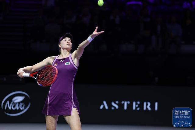 网球｜WTA年终縂(zǒng)决赛：莱巴金娜(nà)晋级决赛