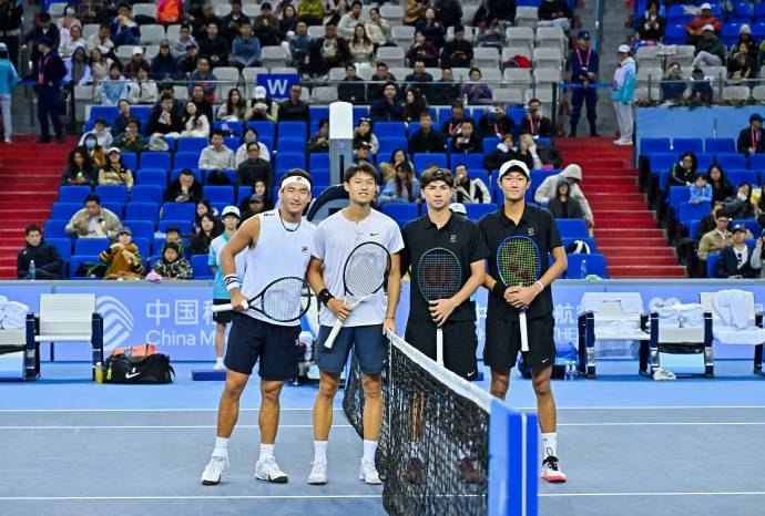 全运会网球男双決(jué)赛:唐(táng)盛 / 孙浅 2-1 力(lì)克布云朝(cháo)克特 / 郑展，逆转夺金(jīn)