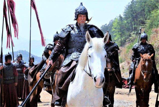 韩德四子瞬间被70岁的(de)赵雲(yún)擒1人，杀3人，真實(shí)的(de)赵雲(yún)到底多厲(lì)害？