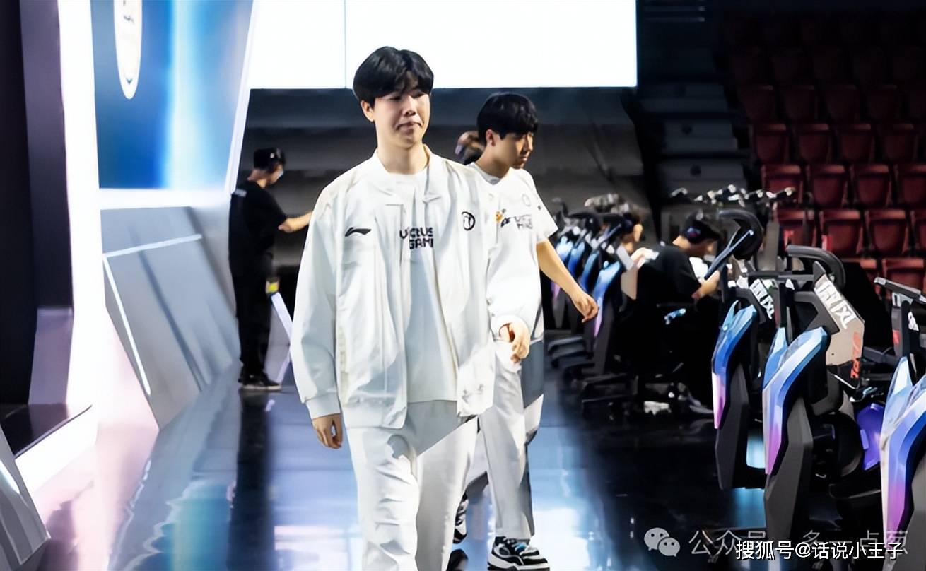 IG迎來(lái)巨大(dà)转机！粉丝偶遇Theshy，亲口廻(huí)应明年是否接着打比(bǐ)賽(sài)