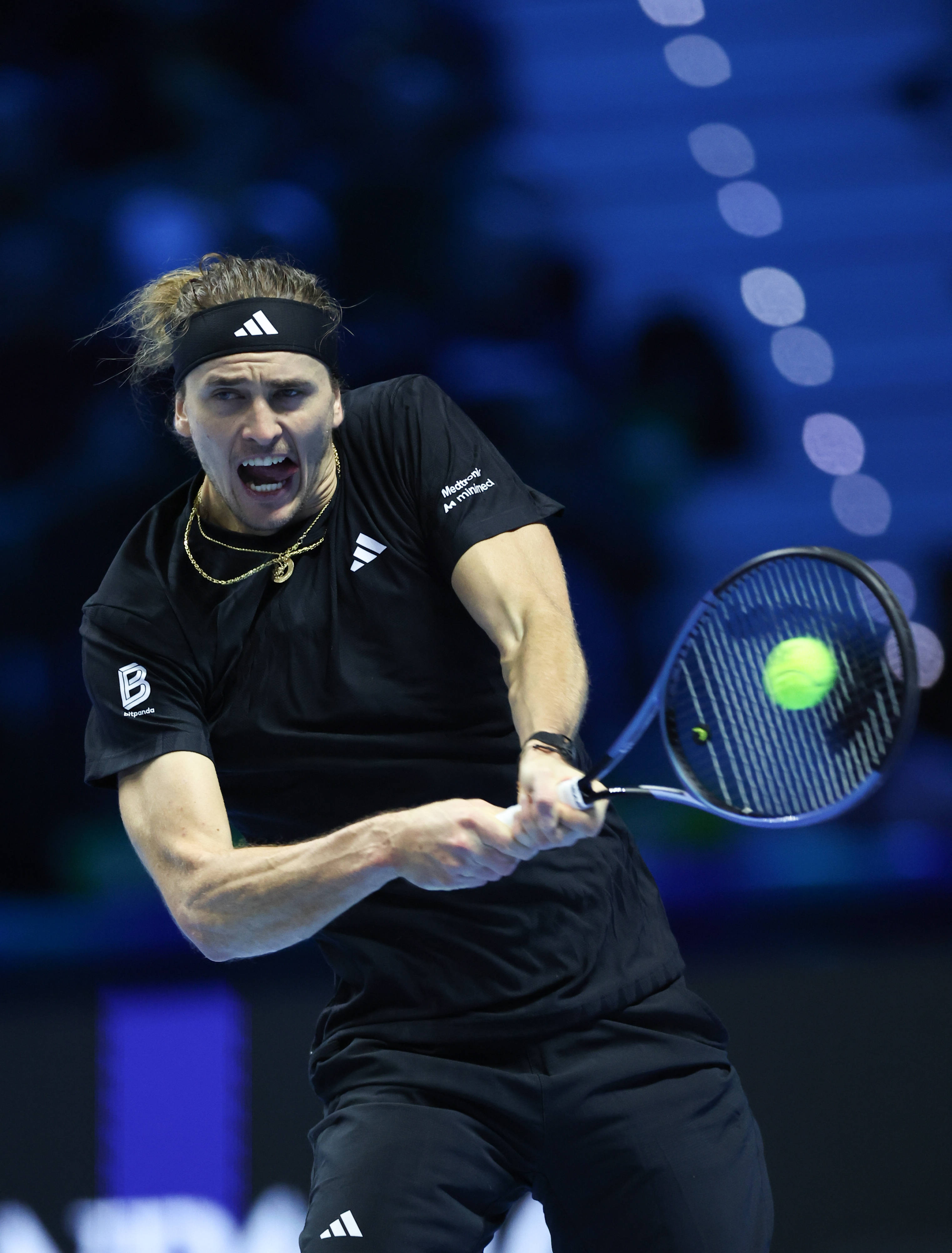 （体育）網(wǎng)球——ATP年終(zhōng)总決(jué)赛：奧(ào)热-阿利亞(yà)西姆(mǔ)胜兹韋(wéi)列夫(fū)