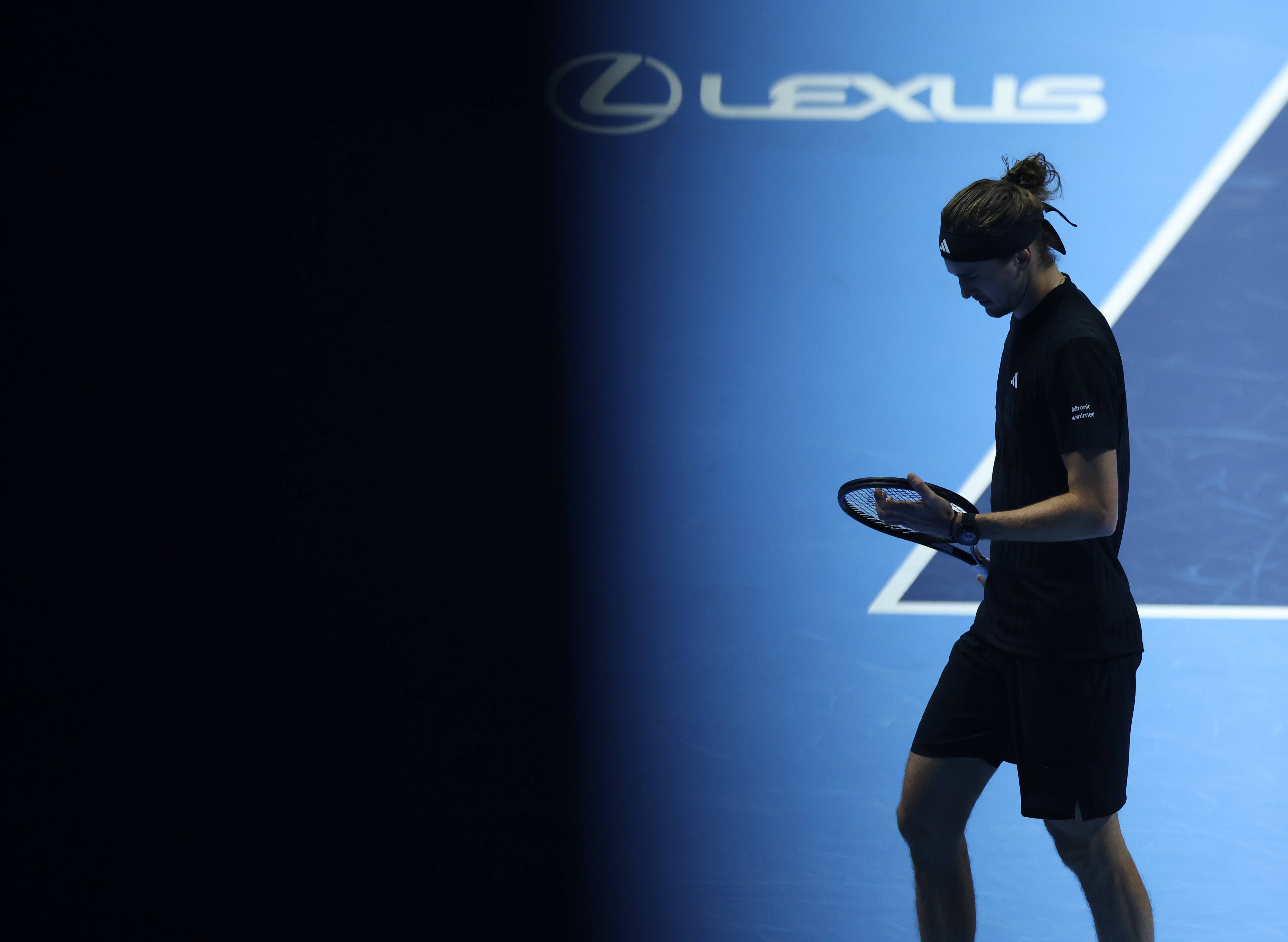 （体育）網(wǎng)球——ATP年終(zhōng)总決(jué)赛：奧(ào)热-阿利亞(yà)西姆(mǔ)胜兹韋(wéi)列夫(fū)