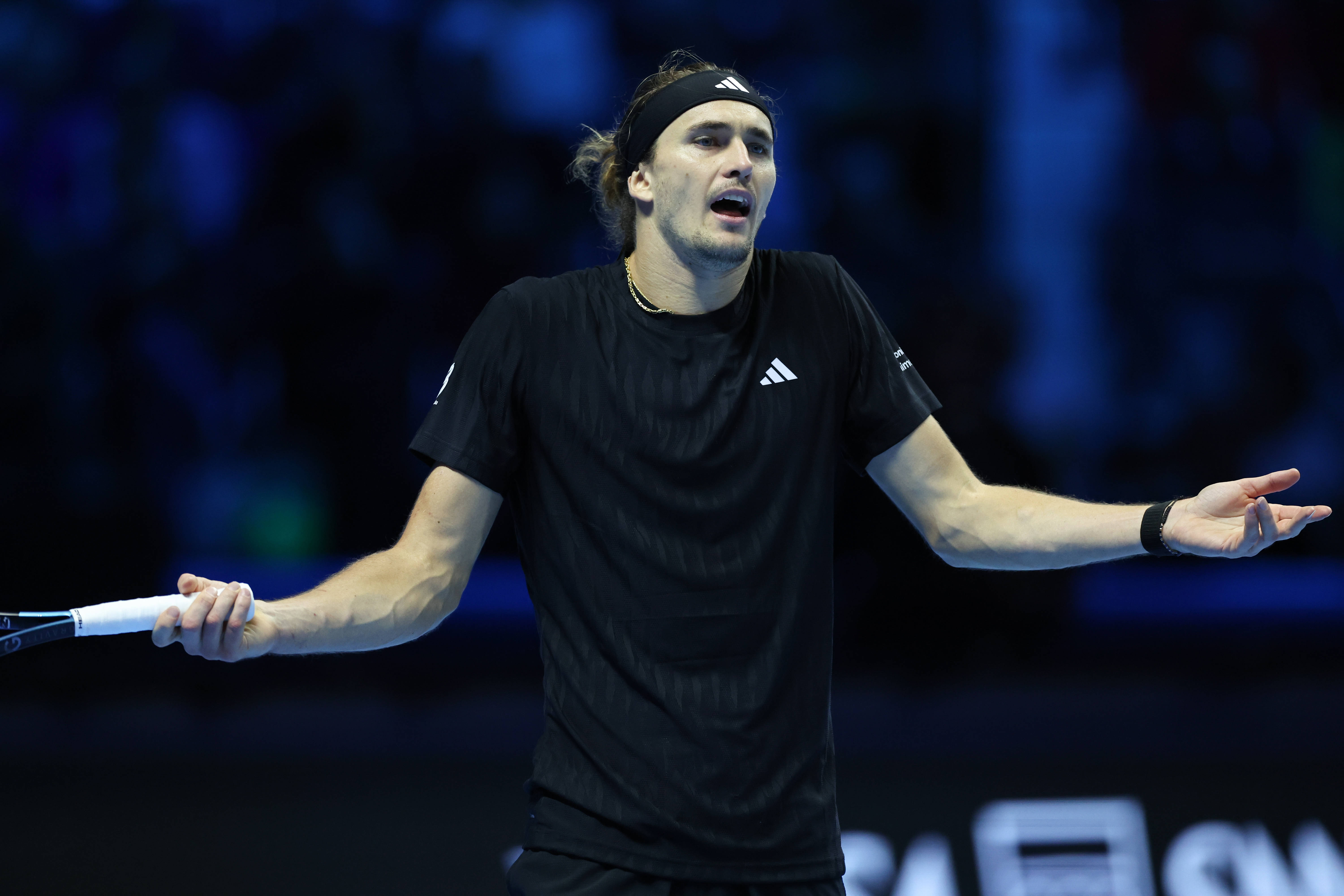 （体育）網(wǎng)球——ATP年終(zhōng)总決(jué)赛：奧(ào)热-阿利亞(yà)西姆(mǔ)胜兹韋(wéi)列夫(fū)