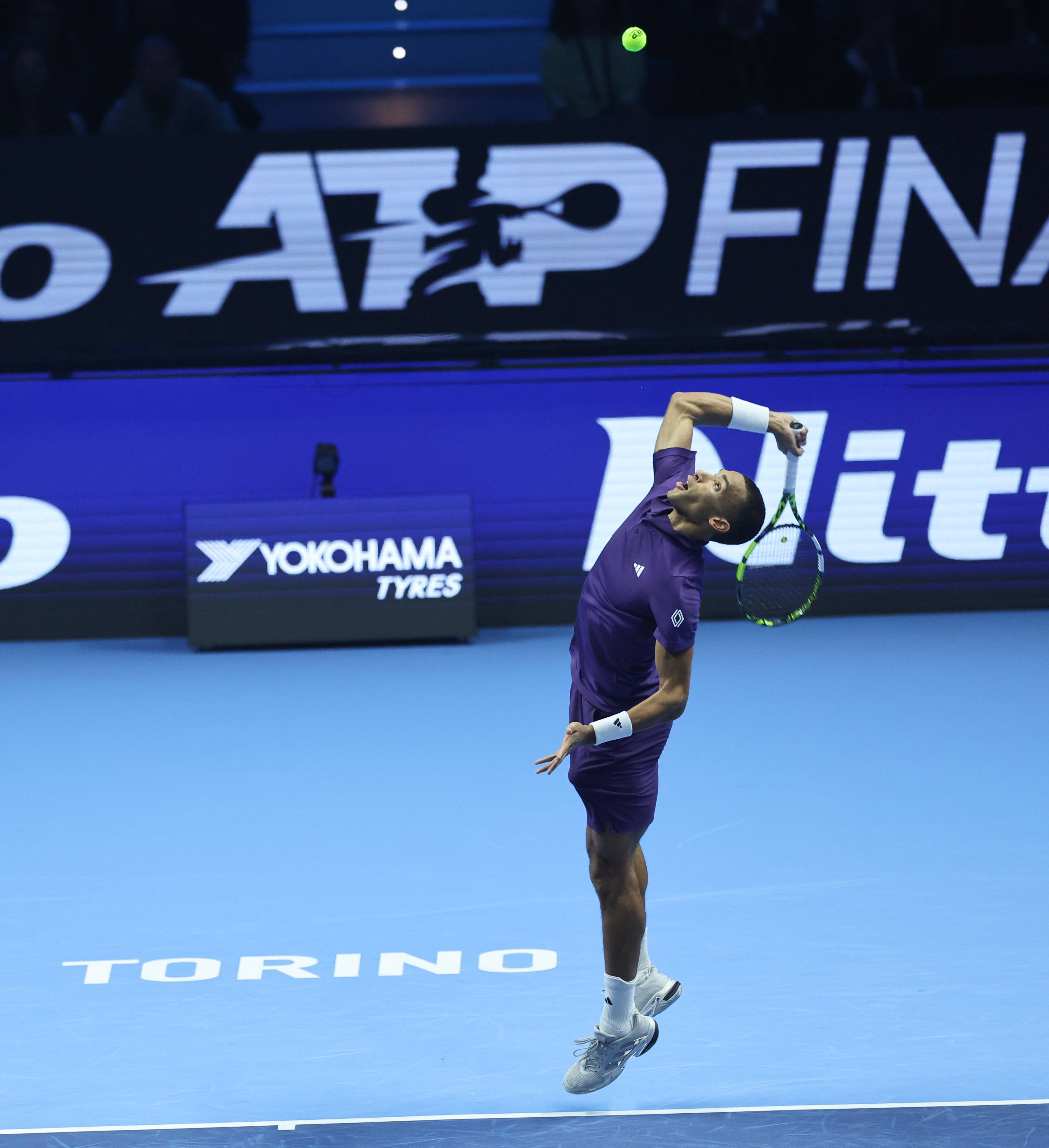 （体育）網(wǎng)球——ATP年終(zhōng)总決(jué)赛：奧(ào)热-阿利亞(yà)西姆(mǔ)胜兹韋(wéi)列夫(fū)