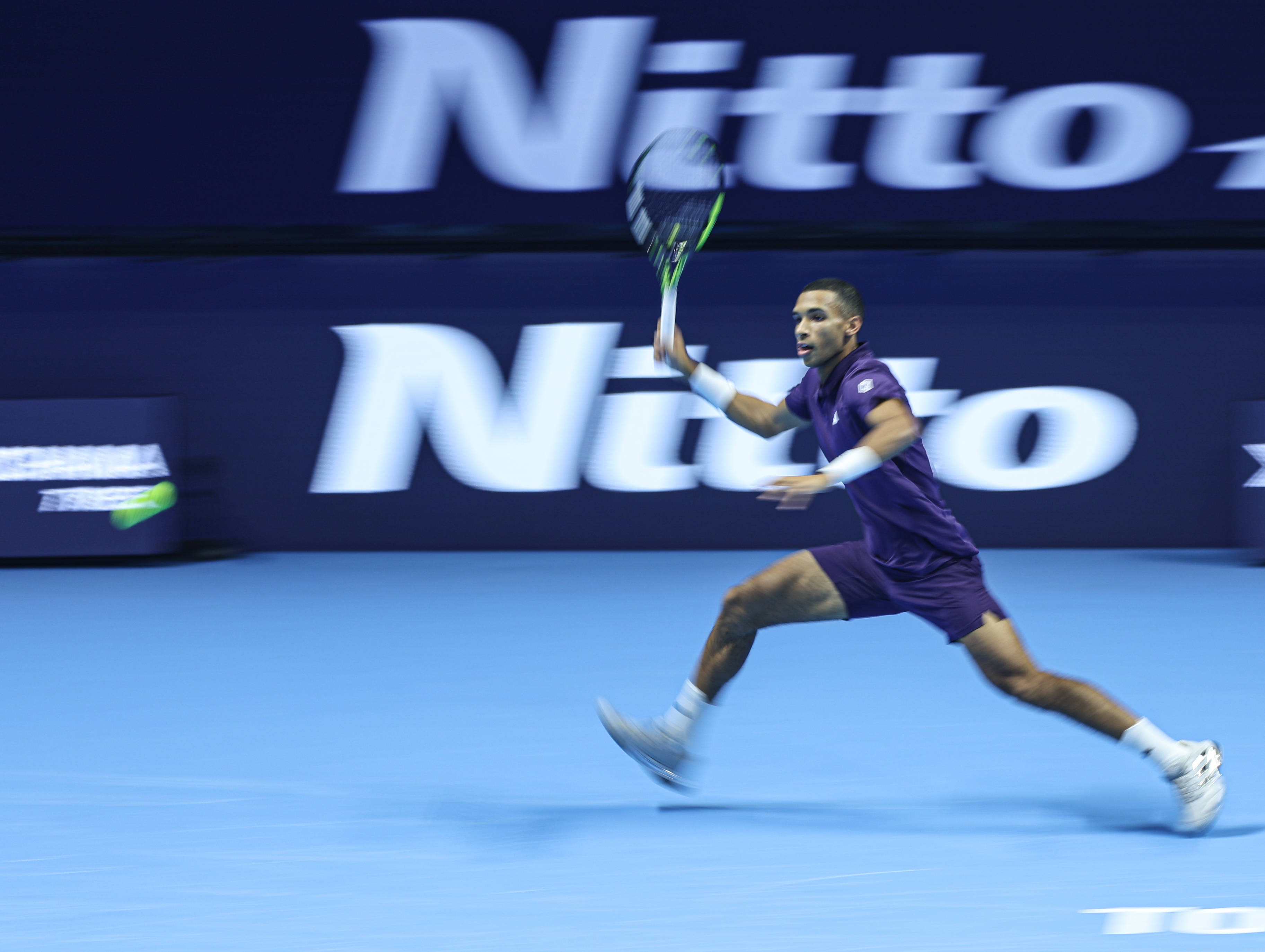 （体育）網(wǎng)球——ATP年終(zhōng)总決(jué)赛：奧(ào)热-阿利亞(yà)西姆(mǔ)胜兹韋(wéi)列夫(fū)