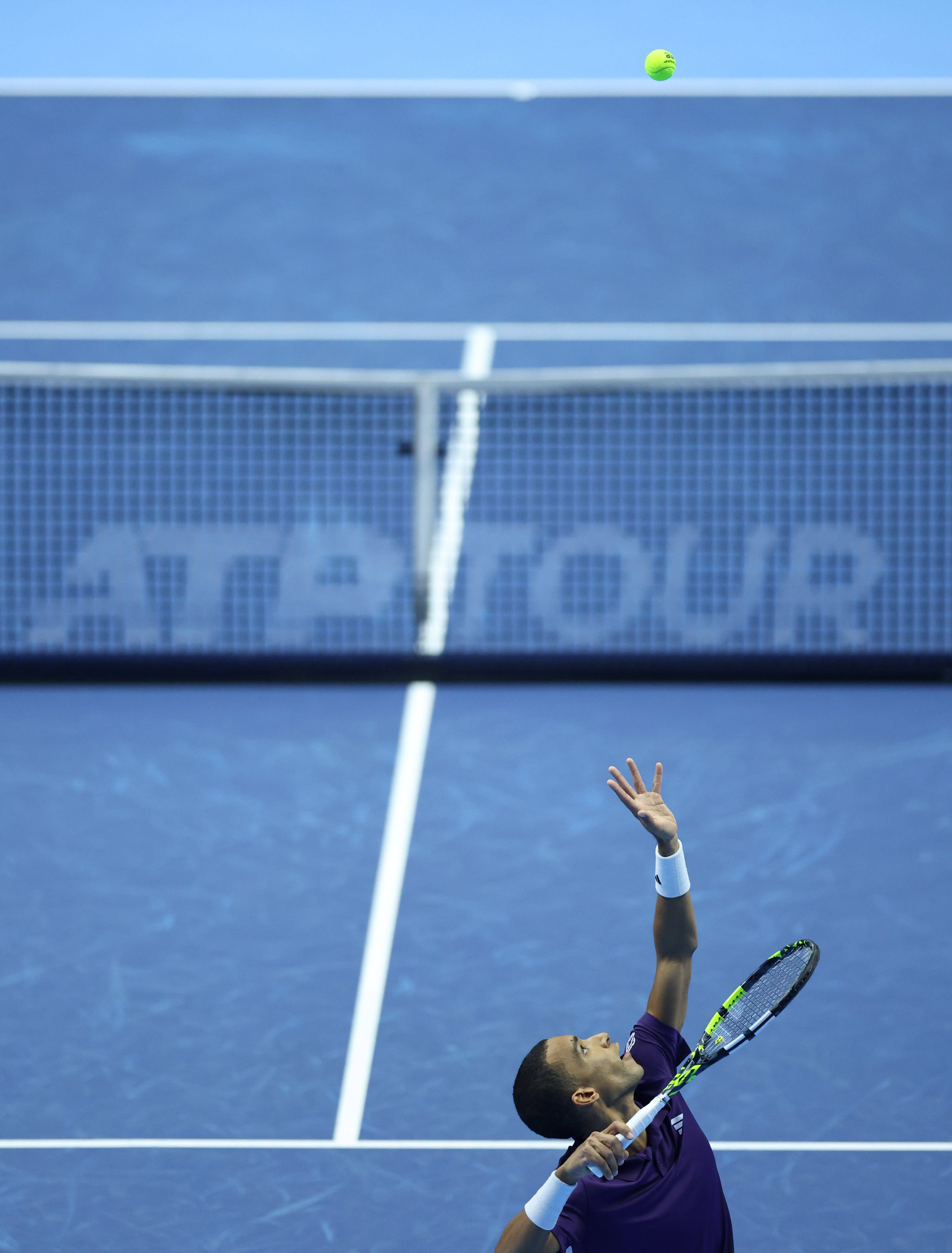 （体育）網(wǎng)球——ATP年終(zhōng)总決(jué)赛：奧(ào)热-阿利亞(yà)西姆(mǔ)胜兹韋(wéi)列夫(fū)