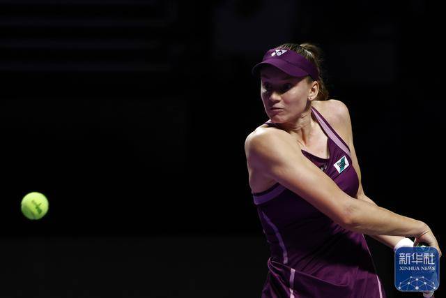 网球丨WTA年(nián)终总决赛：萊(lái)巴金娜胜斯维亚特克