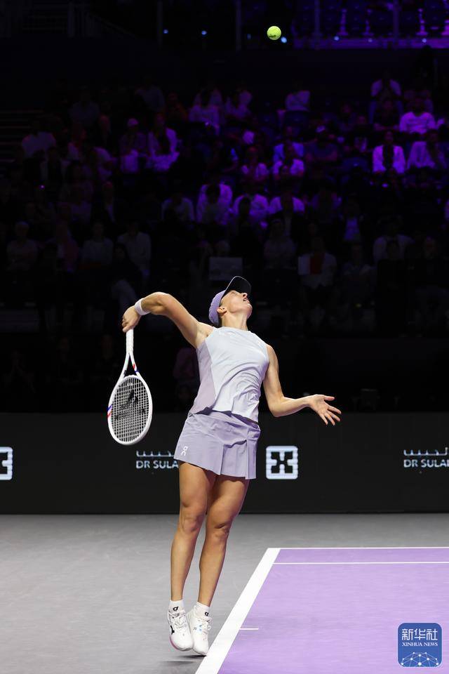 网球丨WTA年(nián)终总决赛：萊(lái)巴金娜胜斯维亚特克