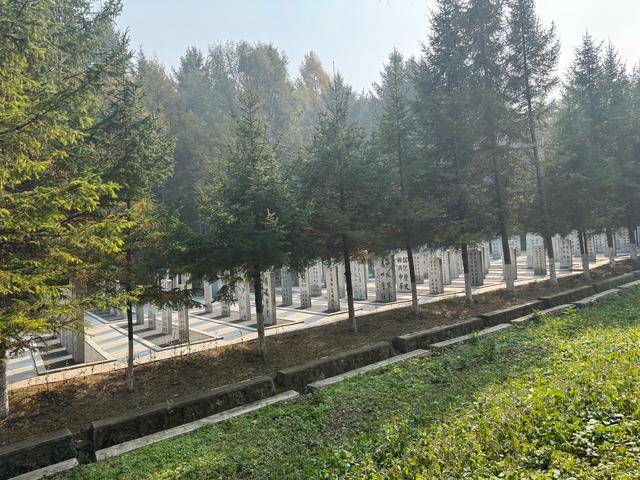 吉林(lín)辽源有座(zuò)山，层层叠叠垒满白骨