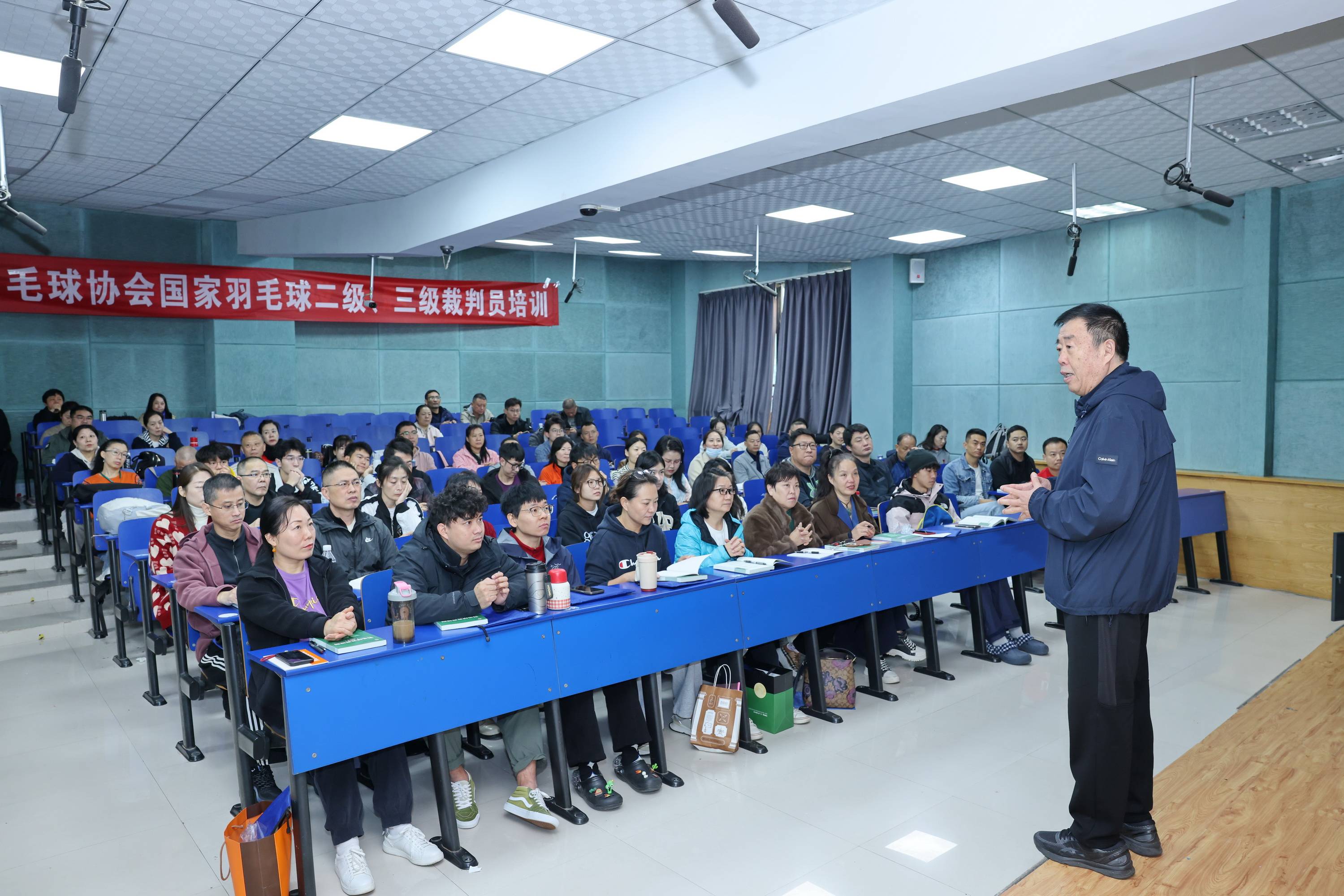 筑牢羽(yǔ)毛球竞赛服务保障人才根基(jī)——鄭(zhèng)州市羽(yǔ)毛球協(xié)会举办羽(yǔ)毛球三級(jí)、二(èr)級(jí)裁判员培训班