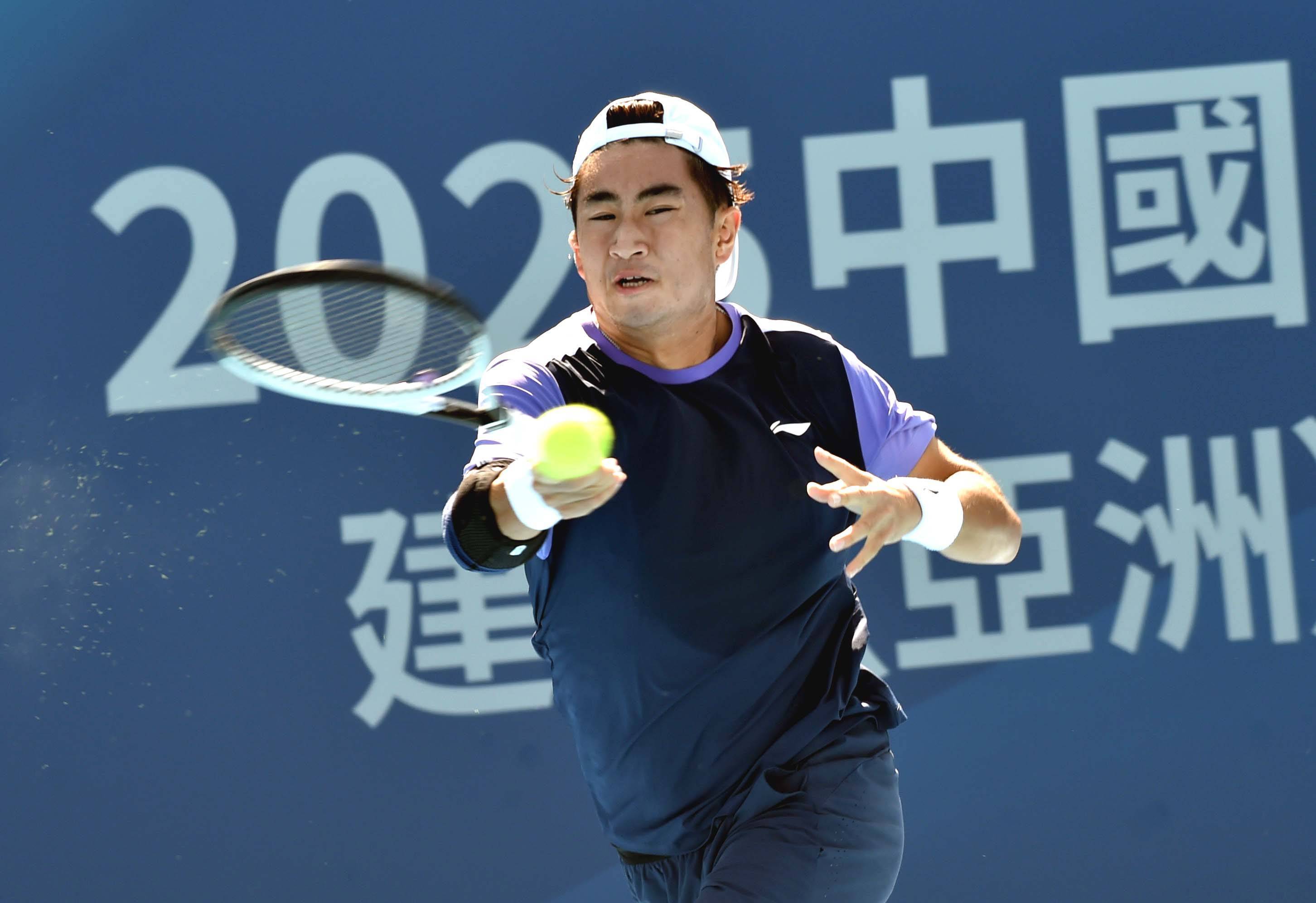 （体育）网球——中国网球巡廻(huí)賽(sài)香港公開(kāi)賽(sài)：特(tè)日格樂(lè)晋级