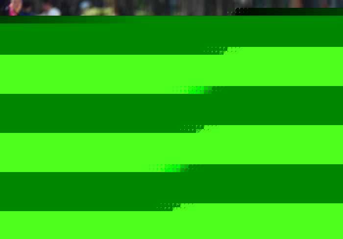 福州：娃娃们比拼橄(gǎn)榄球(qiú)